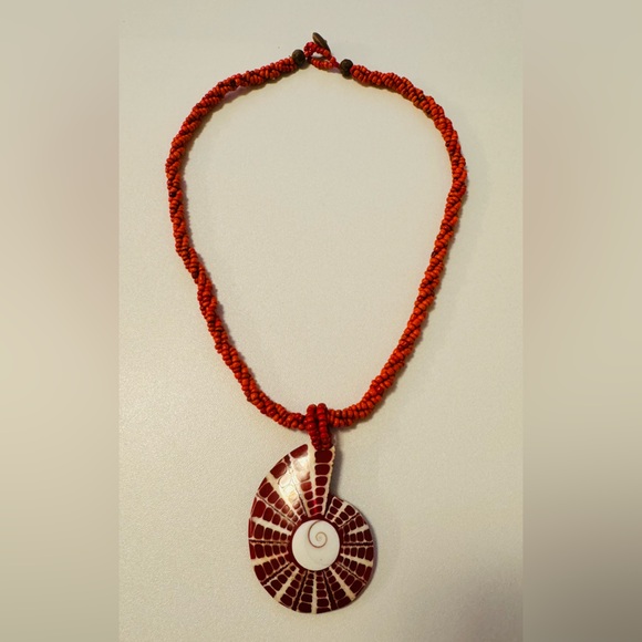 Coral Sea Shell necklace - Picture 1 of 5